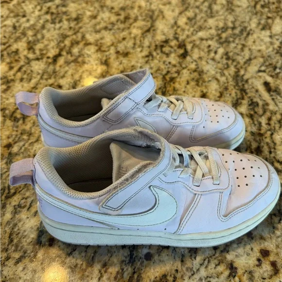 Girls’ Nike sneakers - Picture 3 of 3